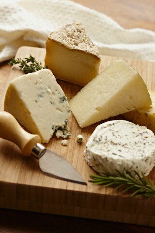 Diyetler Hep Bir Kibrit Kutusu Peynir Diye Başlar